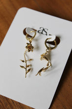 Load image into Gallery viewer, Flower &amp; Stem Earrings
