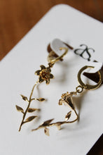 Load image into Gallery viewer, Flower &amp; Stem Earrings
